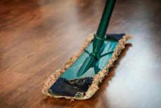 С чем нужно мыть деревянный пол, чтобы он всегда блестел чистотой