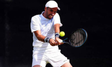 Разгромом в два сета обернулся матч казахстанского теннисиста на турнире в Португалии