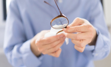 Как убрать царапины с очков