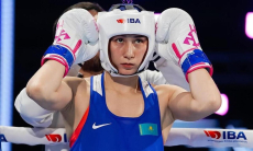 Двукратная чемпионка мира по боксу из Казахстана выиграла три боя с переломом 
