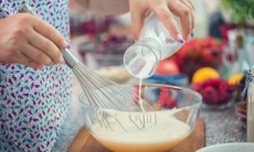 Можно ли добавлять прокисшее молоко в блины