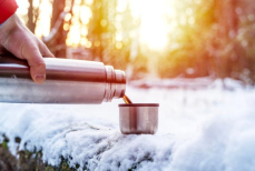 Гастроэнтеролог назвала напитки, которые лучше всего согреют на морозе