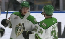 Казахстанский хоккеист забросил шайбу и помог оформить разгром в заокеанской лиге. Видео