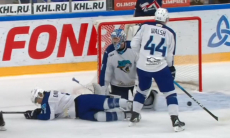«Барыс» проиграл матч с дракой в КХЛ