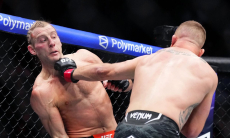 Видео полного боя Джастин Гэтжи — Пэдди Пимблетт за титул с сенсацией на UFC 324