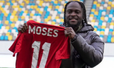 Стала известна зарплата Виктора Мозеса в «Кайсаре»