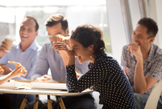 Почему смешное запоминается лучше — эксперт объяснила, как юмор помогает памяти