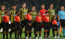 «Арсенал» идёт без осечек, «Кайрат» — без побед. Чем закончится прощание алматинцев с Лигой Чемпионов?