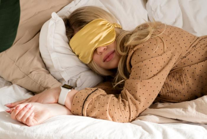 Сомнолог назвала идеальные температуру и влажность для здорового сна