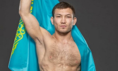 Бойцу запретили выходить на поединок в чапане и с флагом Казахстана