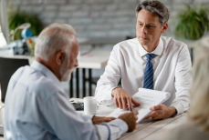 «Подпись за минуту — проблемы на годы». Адвокат предупредил об опасных документах