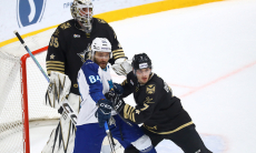 Фоторепортаж с матча КХЛ «Адмирал» — «Барыс» 1:4