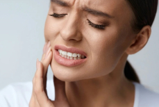 Стоматолог раскрыл опасность отбеливающих полосок с маркетплейсов