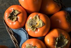 Кому не стоит есть  хурму