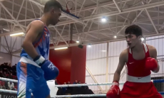 Двукратный чемпион мира по боксу из Казахстана устроил «сюрприз» сопернику в Испании. Видео