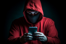 Вы сами себя выдаёте — эксперт рассказал, как мошенники находят жертв в сети