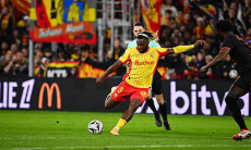 Пушечный гол знаменитого француза вывел «Ланс» на первое место. Видео