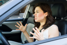 Психолог объяснила, как избежать нервного срыва в пробке