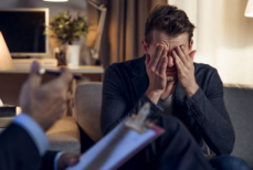 Почему мужчины молчат, когда им тяжело — психологи назвали главные причины