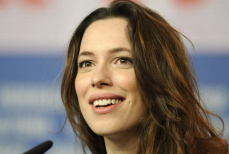 Появился первый кадр из фильма «Конец всему» с Ребеккой Холл в главной роли. Фото