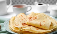 Людей с болезнями ЖКТ предостерегли от соленых начинок в блинах