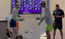 Появилось видео необычной разминки Елены Рыбакиной перед матчем