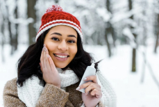 Дерматолог назвала главные правила ухода за кожей зимой