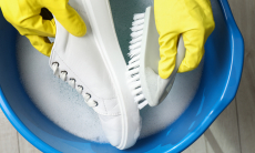 Как почистить белую обувь в домашних условиях