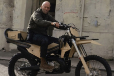 Джейсон Стэйтем сыграет самого себя в экшен-комедии «Джейсон Стэйтем украл мой байк»