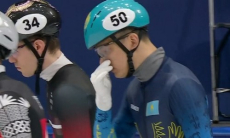 Казахстанский шорт-трекист с первого места вышел в четвертьфинал Олимпиады-2026