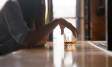 Почему женский алкоголизм сложно заметить