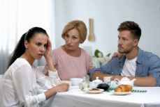 Мама одна, а жён? Вся правда о связке «невестка-свекровь»