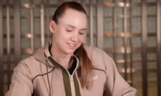 «Давайте оставим так». Елена Рыбакина нарисовала символ 2026 года. Видео