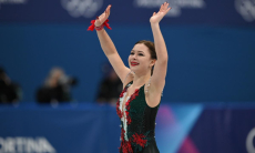Софья Самоделкина обновила личный рекорд на Олимпиаде в день рождения, но осталась лишь 12-й. Остались ли у неё шансы на медаль?