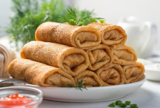 Диетолог предупредила, кому опасно есть блины «на второй день»