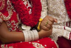 Сначала туалет — потом свадьба. Зачем в Индии ввели необычное требование для женихов