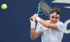 В двух сетах решилась судьба казахстанского теннисиста на турнире во Франции