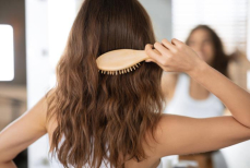 Стилист ответил, как спасти волосы от статики и пересыхания зимой