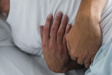 Онколог предупредил о рисках частой смены партнеров