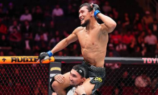 Успешный дебют Идриса в UFC. Алиби задавил Оди Осборна давлением и борьбой