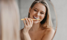 Оптимальную частоту смены зубной щетки назвала специалист