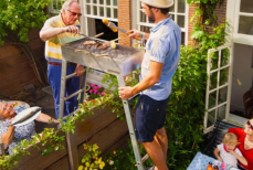 Почему дружба с соседями оказалась полезнее, чем кажется