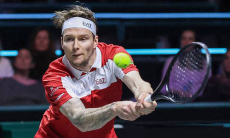 Двумя сетами обернулся матч Александра Бублика на турнире за три миллиона долларов