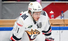 Шайба Михайлиса не спасла лучшую команду КХЛ от домашнего поражения