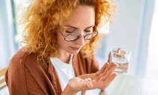 Как специалисты объясняют возможные побочные эффекты антидепрессантов и почему важно назначение врача