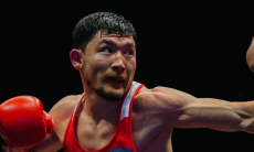 Чемпион из Казахстана провёл первый бой на малом ЧМ-2026 по боксу