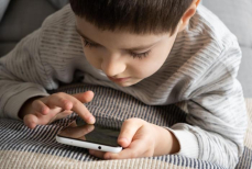 Сколько времени казахстанские дети проводят в Roblox и TikTok