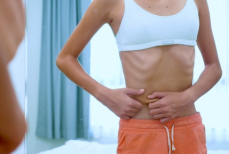 Врач рассказал, как распознать анорексию у близкого