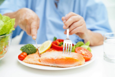 Нутрициолог рассказала, какие продукты помогают замедлить старение