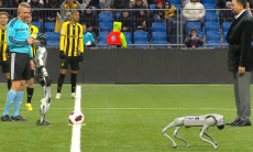 Футбольный сезон в Казахстане открыли роботы. Видео